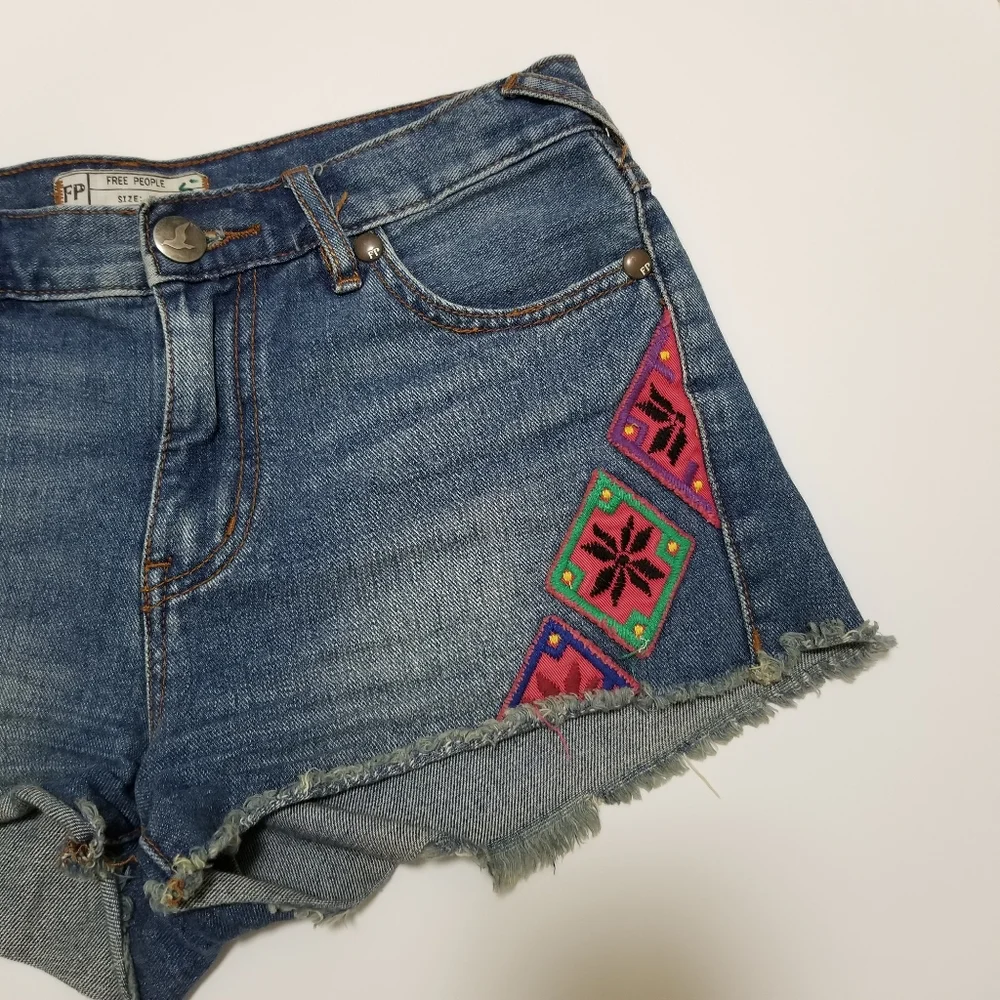 Free People Shorts Denim Jean Cut Off Patchwork Aztec Blue Frayed Sz 25 Boho